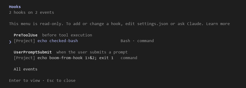 Claude Code 2.1.296의 /hooks 메뉴. 2 hooks on 2 events 아래에 이 메뉴는 읽기 전용이라는 안내가 있고, PreToolUse 아래에 [Project] echo checked-bash와 Bash · command, UserPromptSubmit 아래에 [Project] 실패하도록 만든 echo boom-from-hook 명령과 command가 있으며, 맨 아래에 All events와 Enter to view · Esc to close가 있습니다.