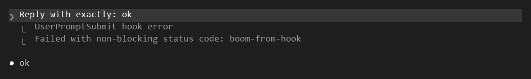 Claude Code 2.1.296에서 Reply with exactly: ok를 보낸 직후 화면. 그 아래에 UserPromptSubmit hook error와 Failed with non-blocking status code: boom-from-hook 알림이 있고, 이어서 Claude의 답 ok가 나옵니다.